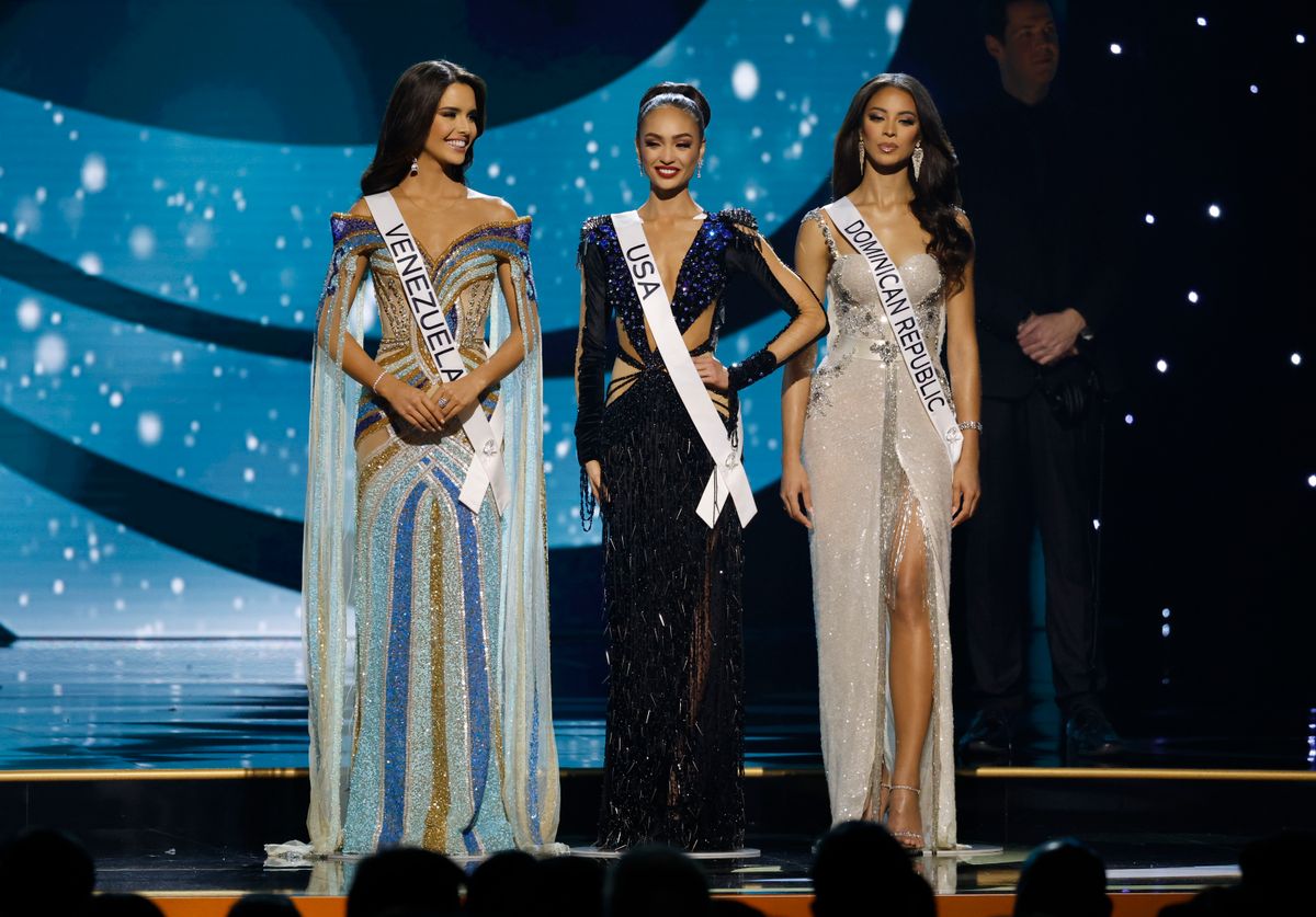  Miss Venezuela Amanda Dudamel, Miss USA R'Bonney Gabriel, and Miss Dominican Republic Andrei­na Marti­nez speak during the 71st Miss Universe Competition