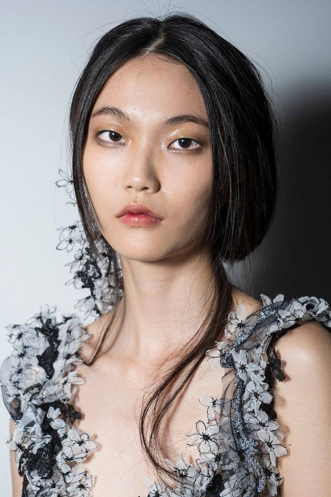 model with messy hair 