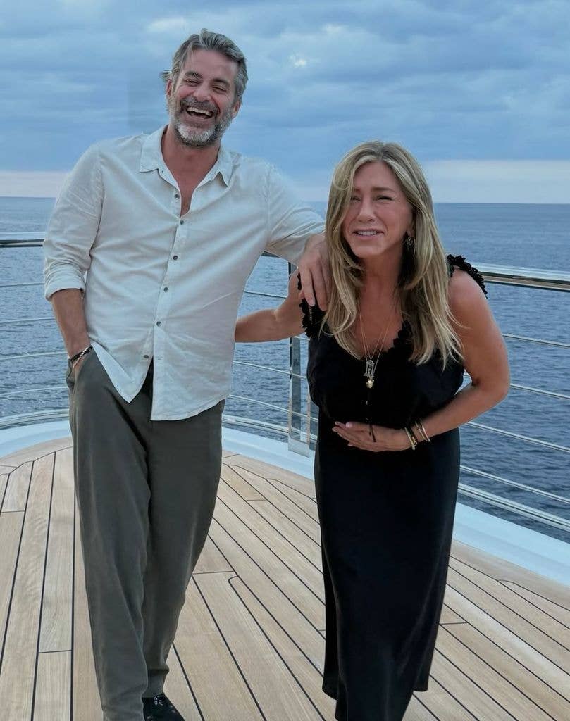 jennifer aniston jim curtis laughing