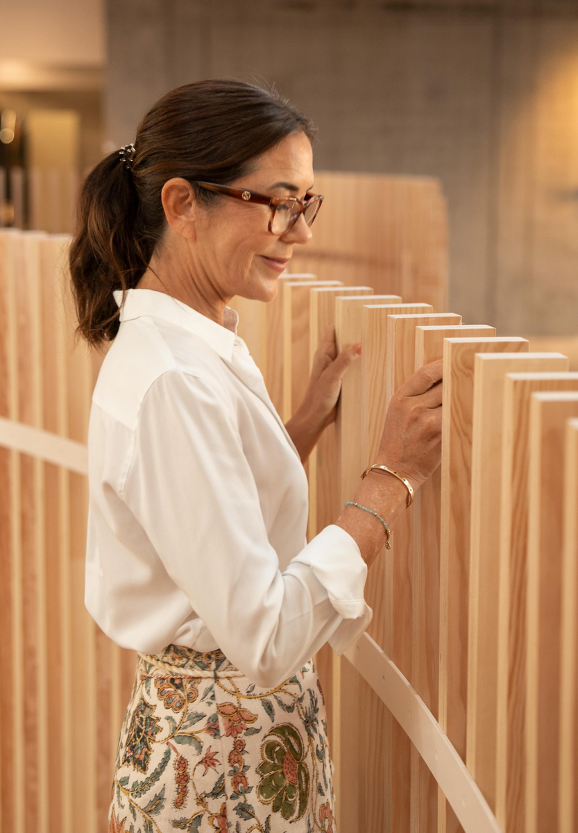 Mary wore her hair in a relaxed low ponytail and accessorized with tortoiseshell glasses as she explored the hospital taking shape.