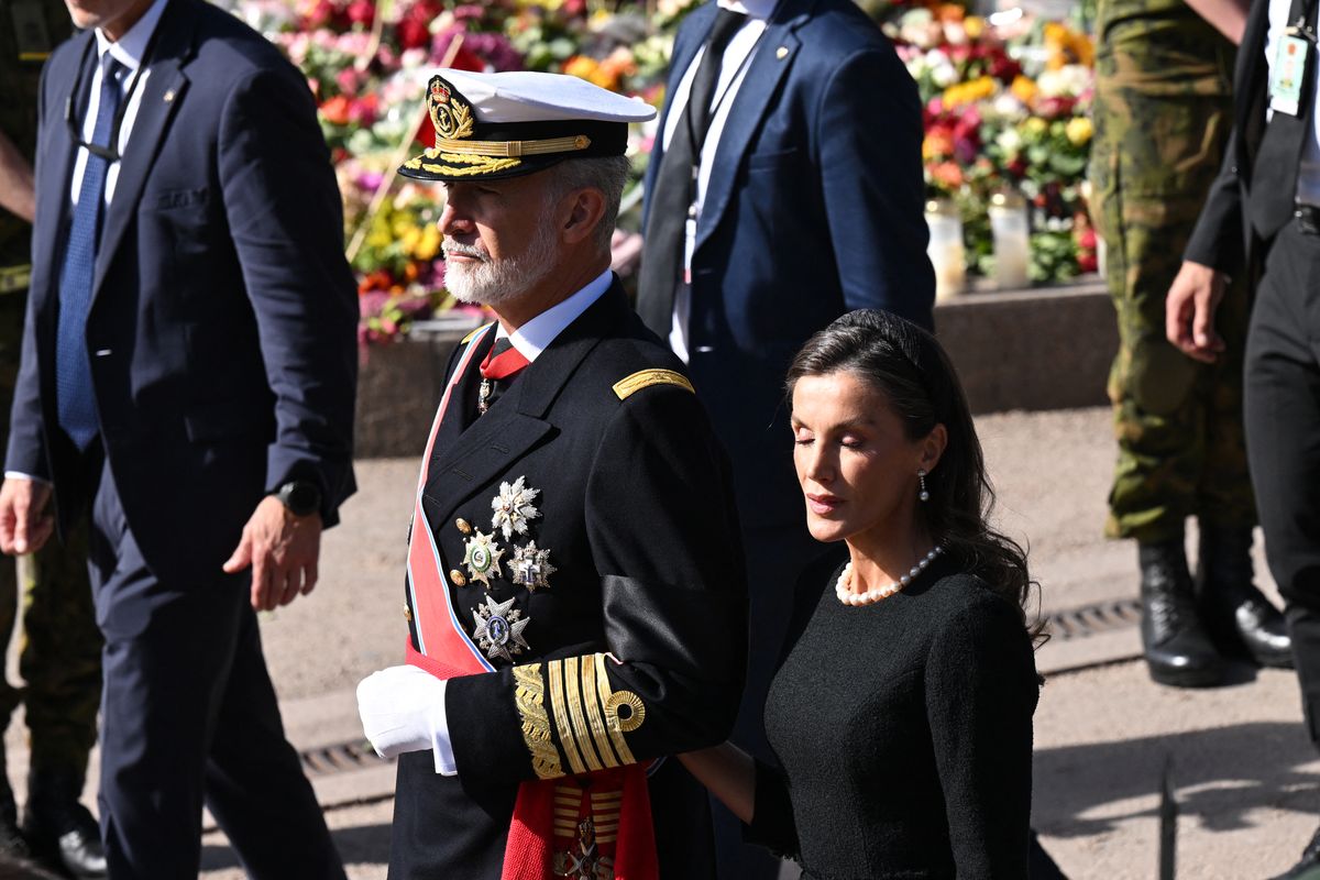 White gloves and the Spanish Navy’s peaked cap complete King Felipe VI’s full-dress uniform for the state funeral in Oslo.
