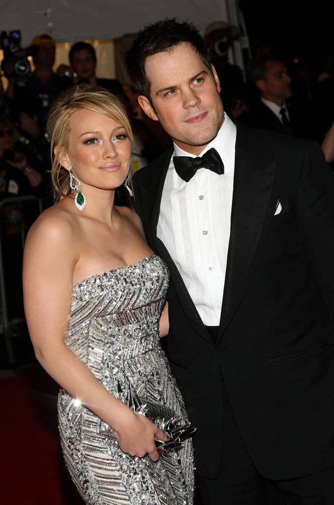 mike comrie hilary duff red carpet