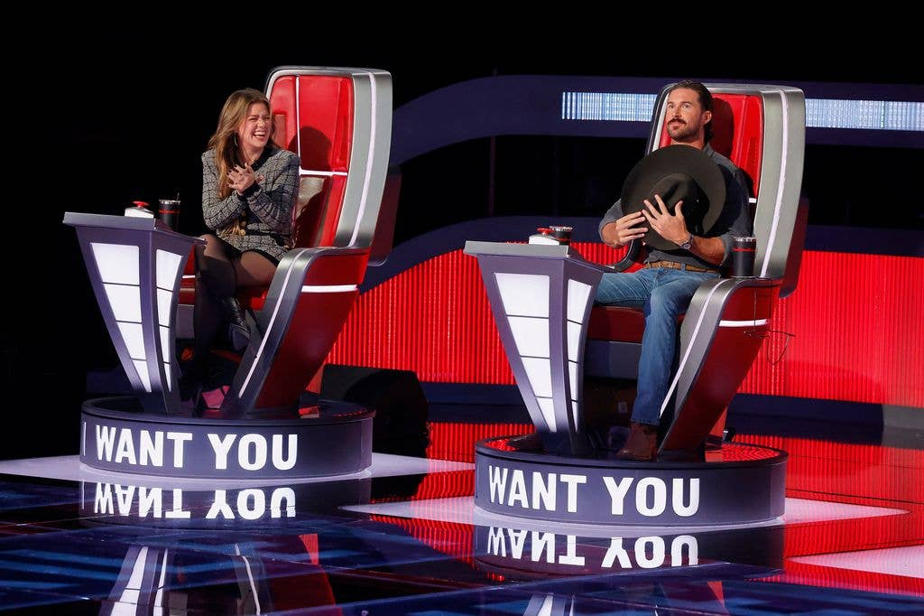 THE VOICE -- "Blind Auditions" Episode 3002 -- Pictured: (l-r) Kelly Clarkson, Riley Green