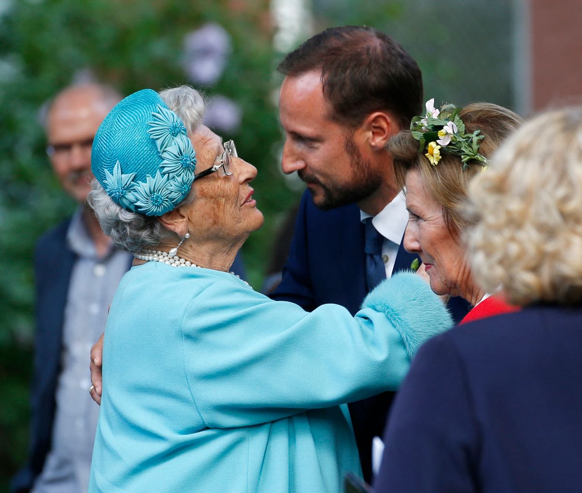 Princess Astrid greets her nephew, then-Crown Prince Haakon, at a royal garden party in Trondheim in 2016, a decade before he would accompany her on her final journey.
