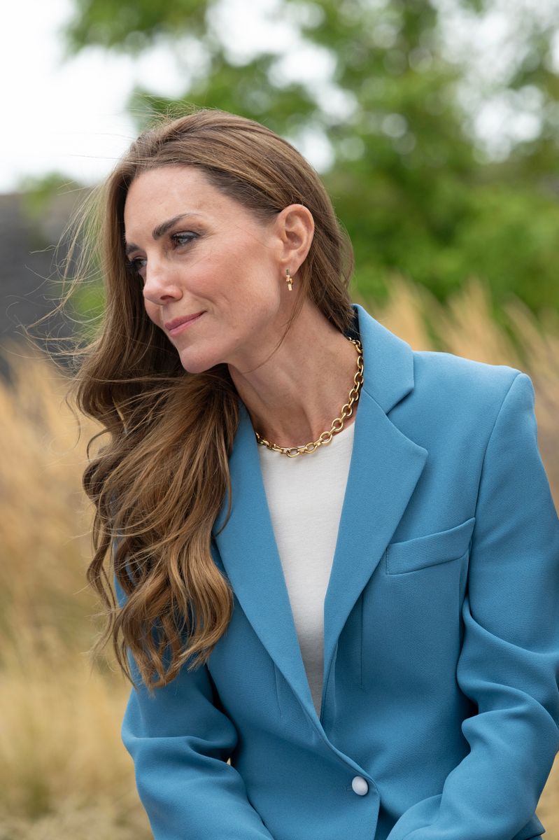 Kate received the earrings from Sarah Renton in memory of her 17-year-old daughter, Issy Phipps.