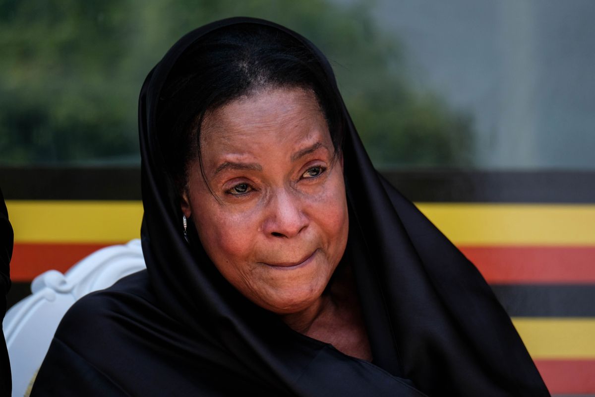 Queen Mother Best Kemigisa waits in grief for the arrival of the remains of her son, King Oyo Rukidi IV.