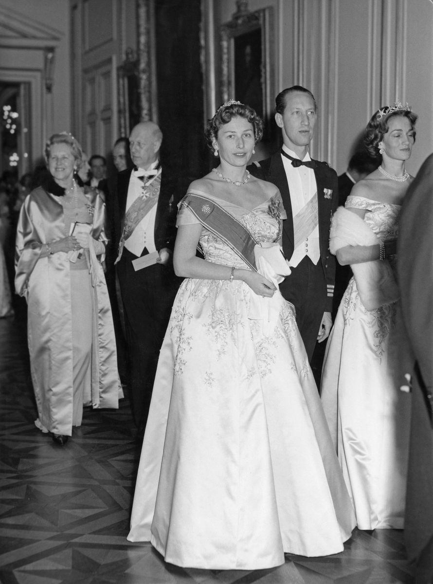 Princess Astrid of Norway attended a banquet at the Royal Palace of Brussels on December 14, 1960, ahead of the wedding of Belgium’s King Baudouin and Doña Fabiola de Mora y Aragón.