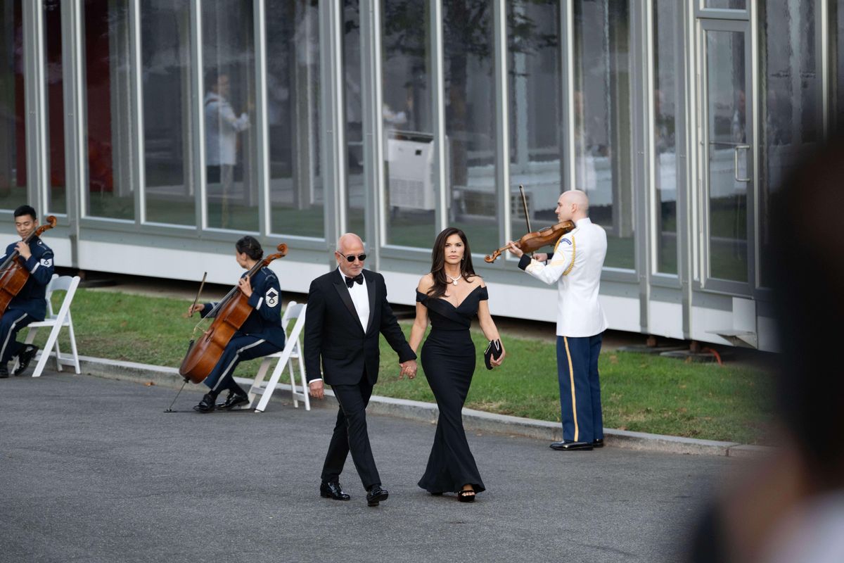Jeff Bezos and Lauren Sánchez Bezos held hands as they arrived for the state dinner honoring Chinese President Xi Jinping and Madame Peng Liyuan.