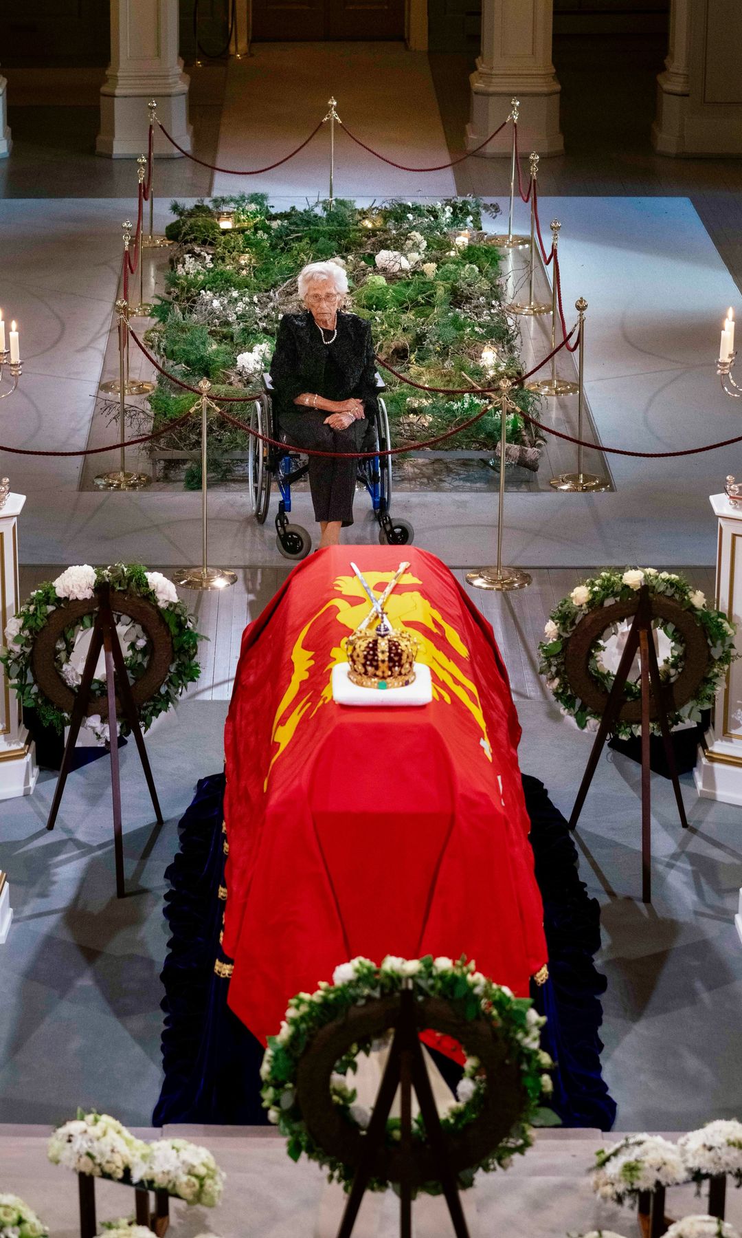 The Princess with her brother's coffin