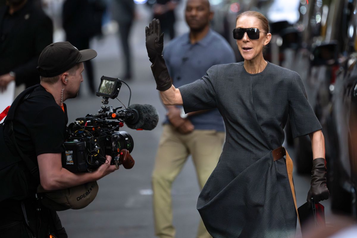 Céline's sculptural dress featured structured shoulders and dramatic draping, bringing a fashion-forward edge to her rehearsal-day look.