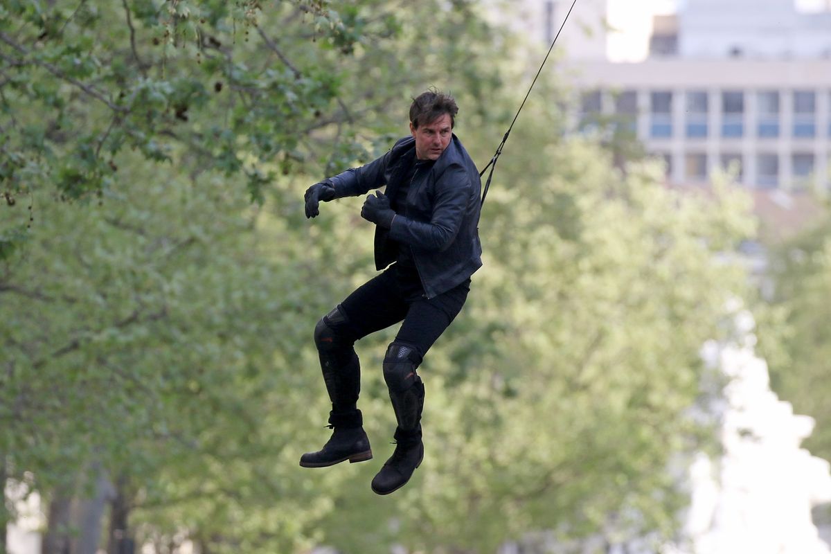 Cruise performs a stunt on set for 'Mission: Impossible 6 Gemini' 2017