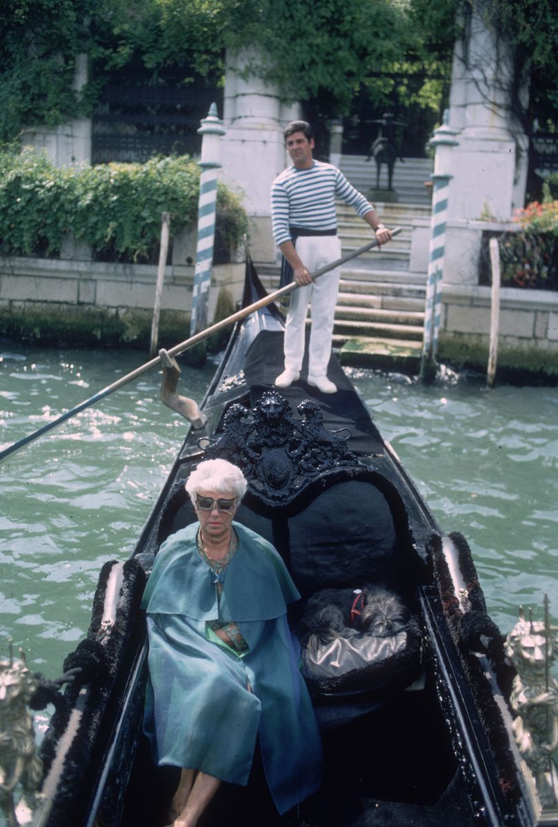 1968: Art collector Peggy Guggenheim (1898 - 1979) leaves in a gondola from her musem home located in the 'Palazzo Venier dei Leoni' on the Grand Canal, in Venice, Italy.