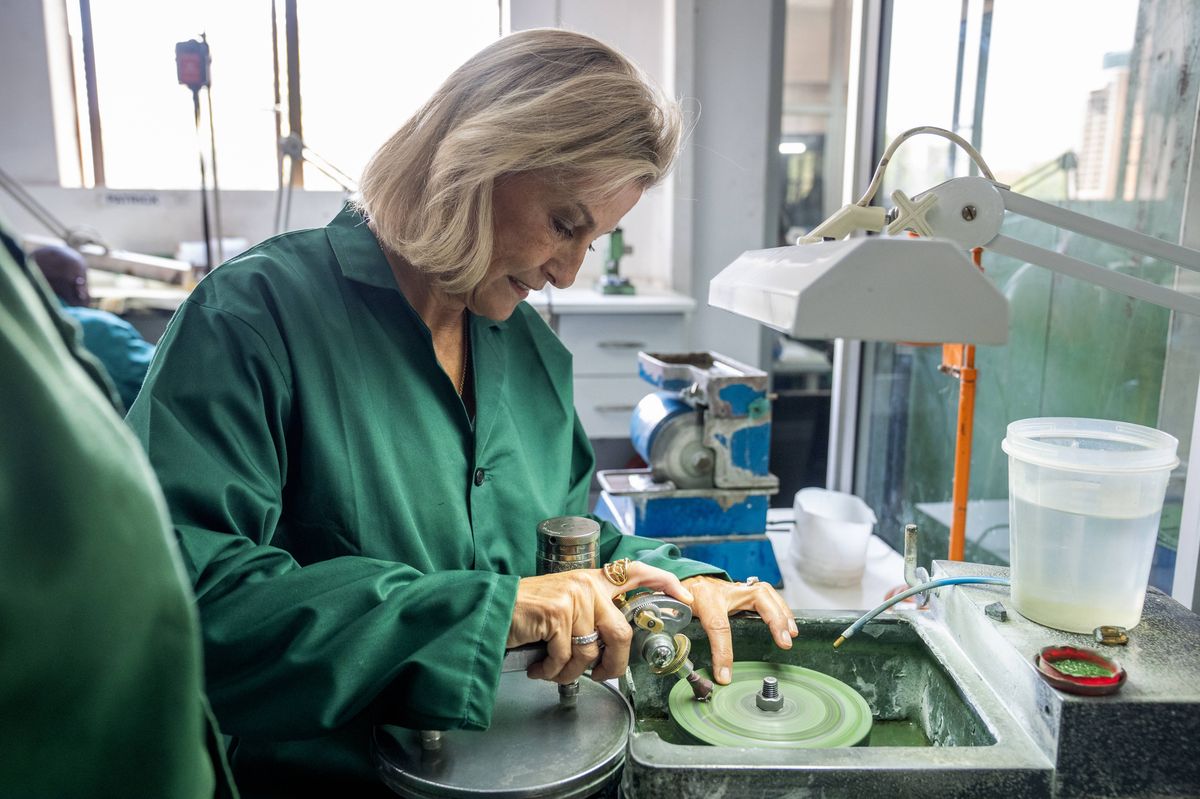 The Duchess joined a hands-on workshop at Jewel of Africa, a Lusaka jewelry business known for using ethically sourced gemstones from Zambia.