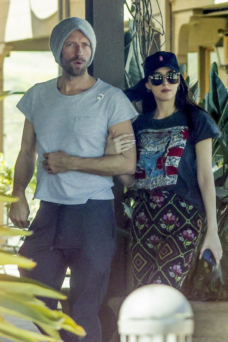 Dakota Johnson and Chris Martin stroll hand-in-hand in Mumbai, silencing relationship rumors