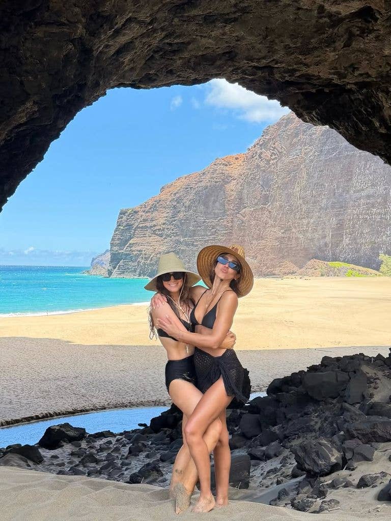 Jessica Alba in a black bikini with friend