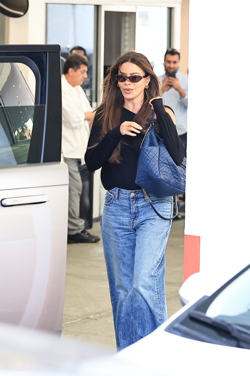 The 'Modern Family' star accessorized her black-and-denim look with narrow sunglasses and a navy quilted shoulder bag.