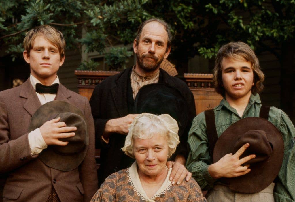 Ron Howard as Huckleberry Finn, Rance Howard, Clint Howard, Jean Speegle Howard appearing in the ABC TV movie 'Huckleberry Finn' in 1976