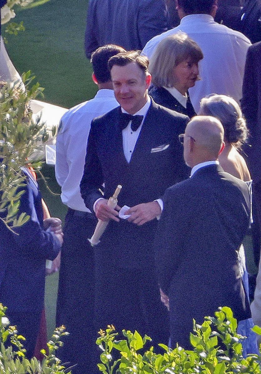 Jason Sudeikis was looking shnazzy in his suit