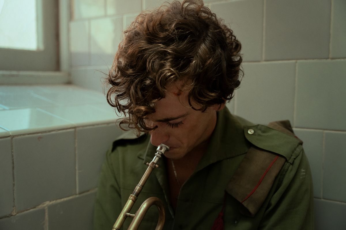 Guitarricadelafuente makes his feature acting debut as Sebastián in La Bola Negra.