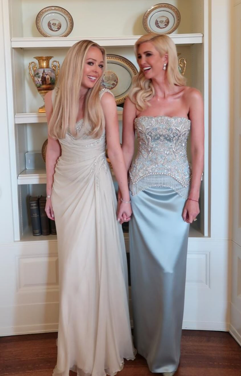 The sisters held hands and shared a laugh in a sweet candid moment before the evening’s festivities.